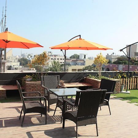 Stay10 Luxury Service Apartment Indaur Kültér fotó