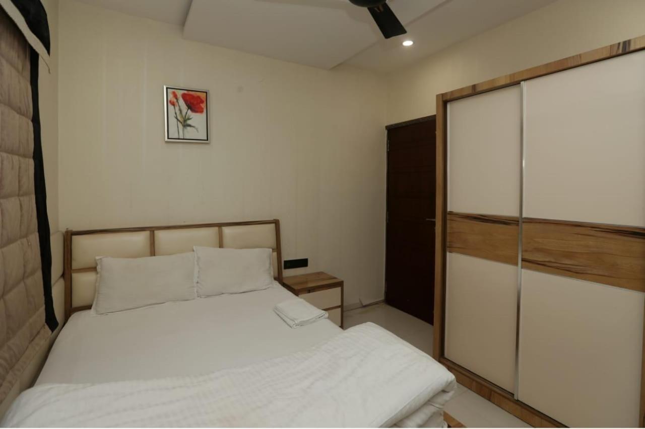 Stay10 Luxury Service Apartment Indaur Kültér fotó